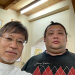 名古屋場所　鳴戸部屋力士が治療のため来院されました！の詳細へ